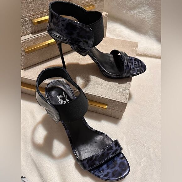 Donald Pliner Patent Leather
Electric Ankle Cuff Sandal/Heel Shoe
Stiletto sz:8M - Picture 14 of 14